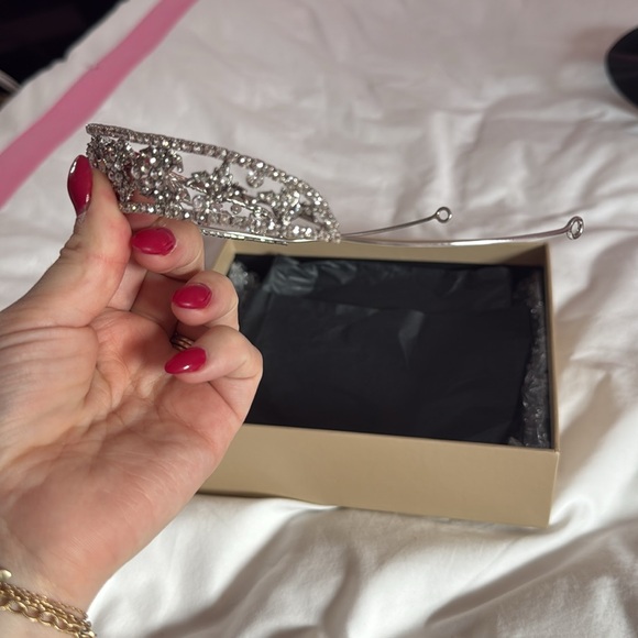 Pronovias Les Accessories Edusa Tiara - Picture 4 of 6